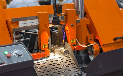 稻城龙门带锯床具备哪些优点？