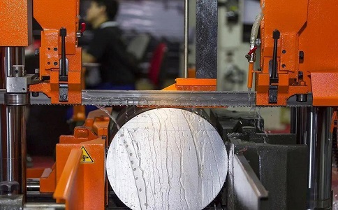 稻城立式金属带锯床切削出现跑带故障解决方法！